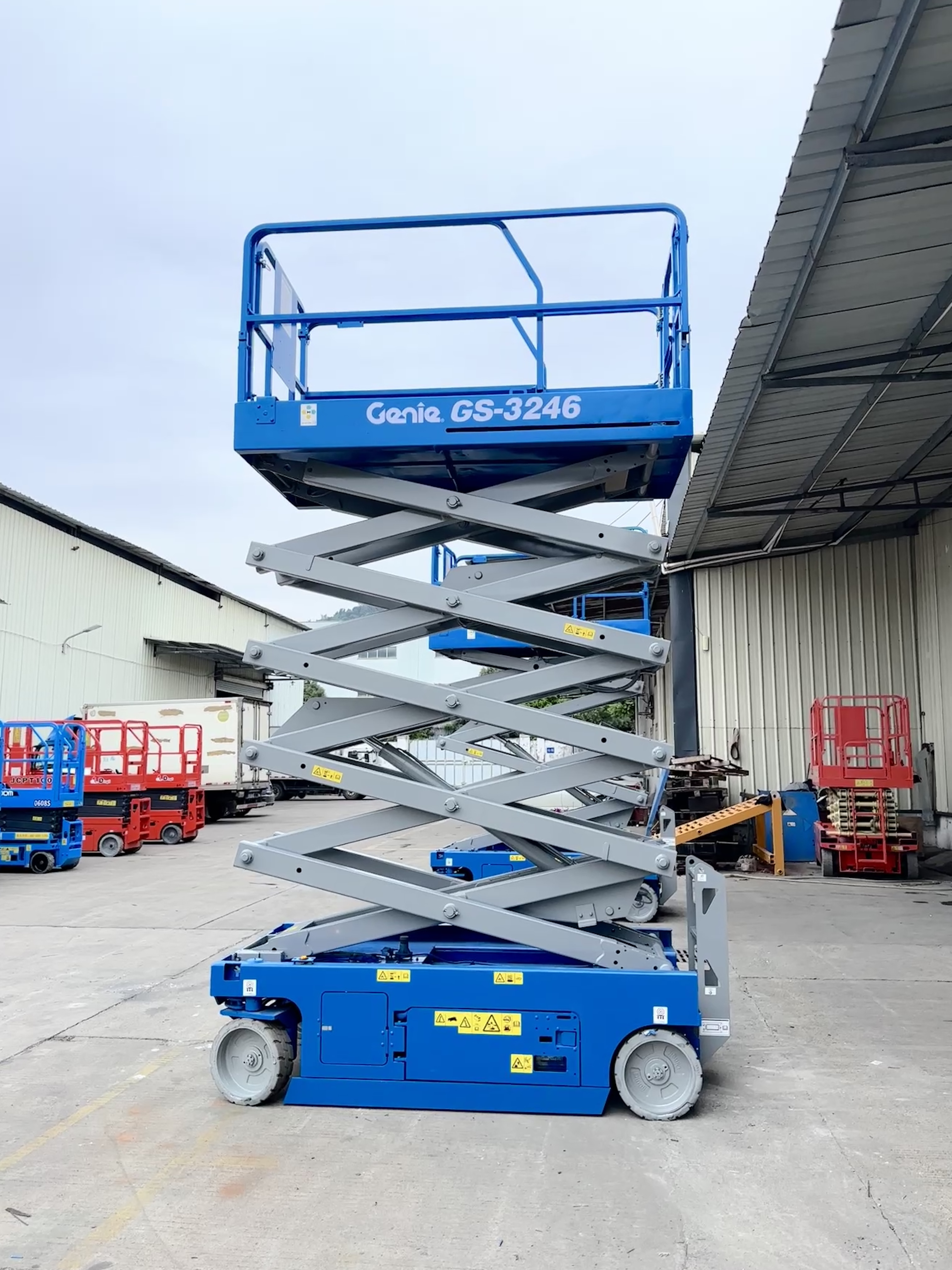 Xe nâng cắt kéo Genie 10m