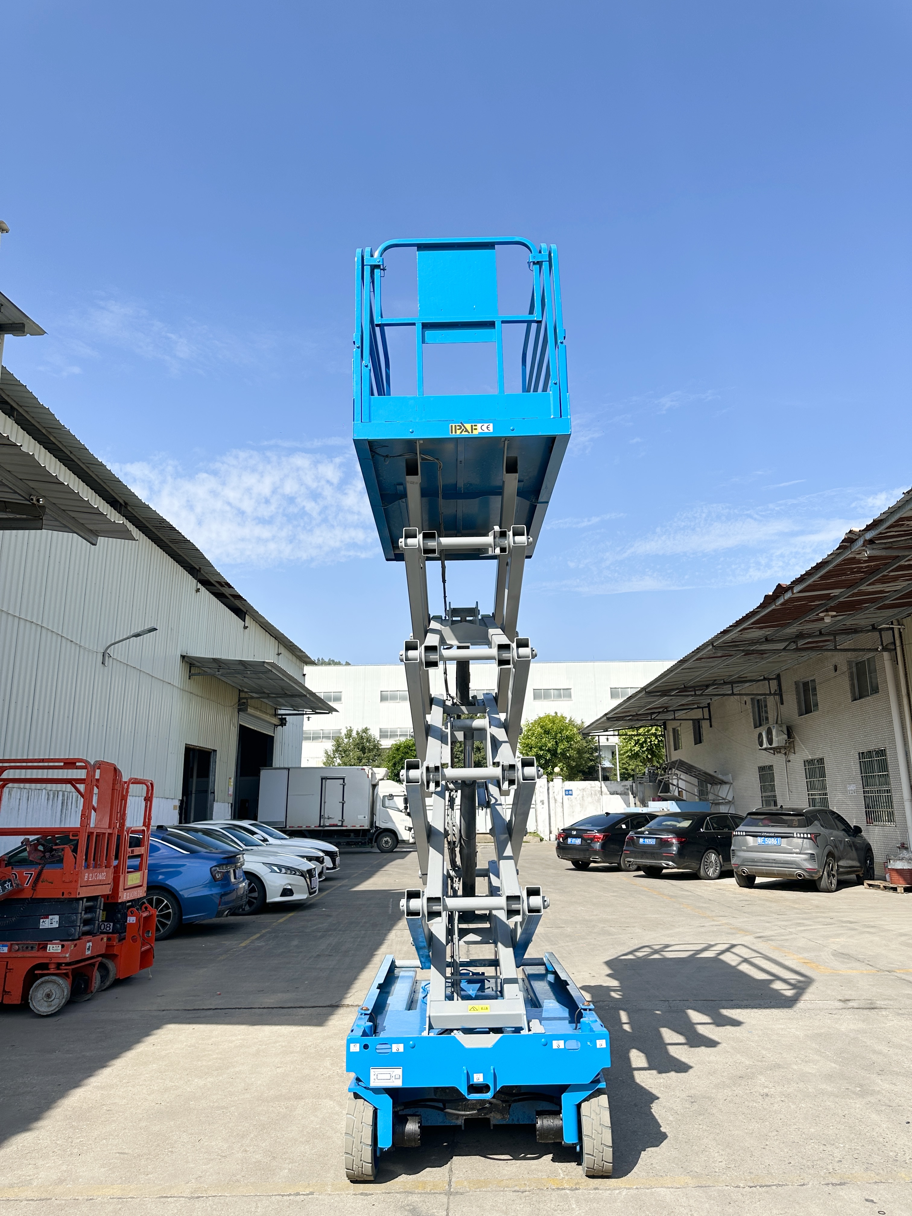Xe nâng cắt kéo Genie 10m