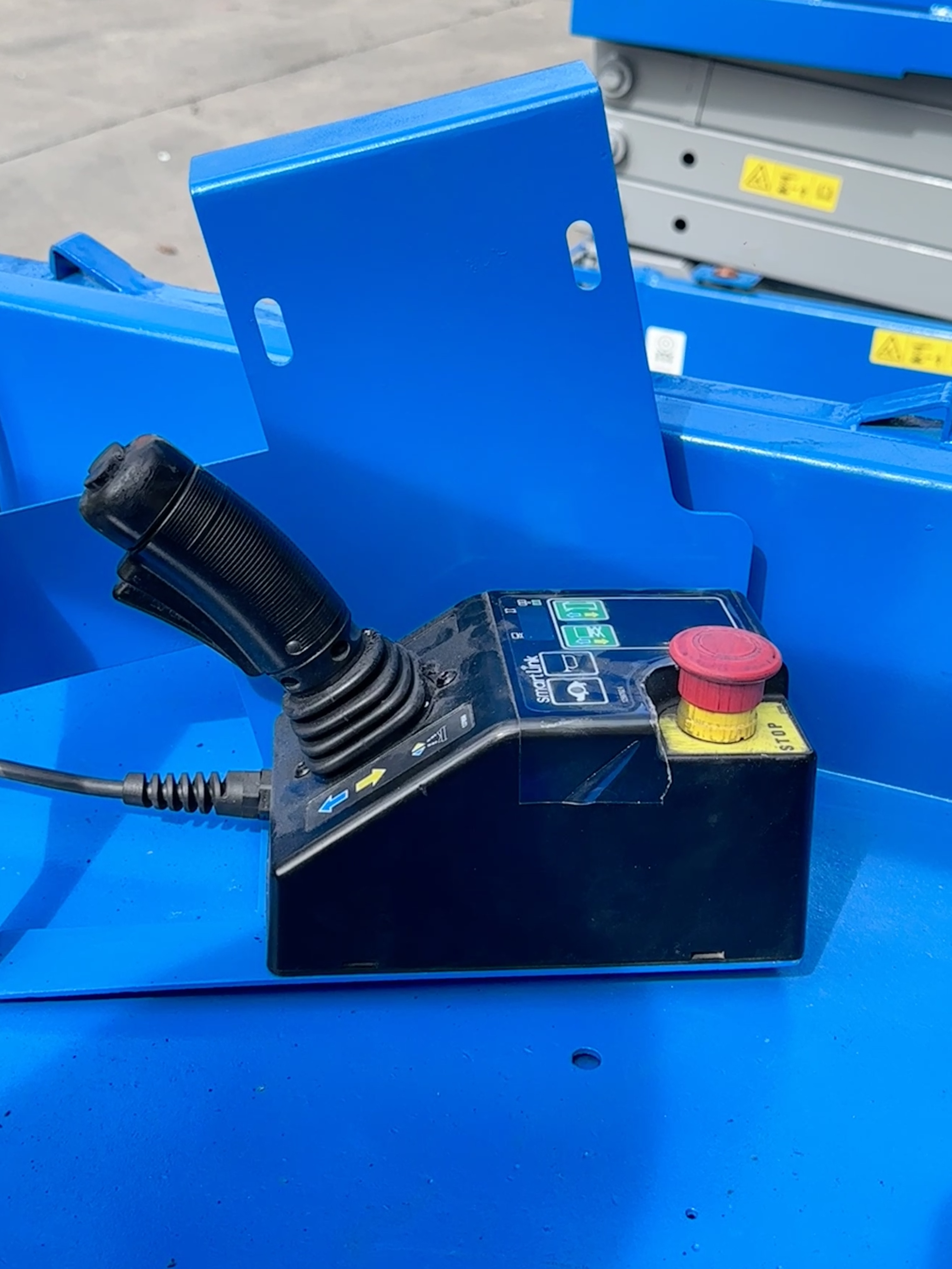 Xe nâng cắt kéo Genie 6m
