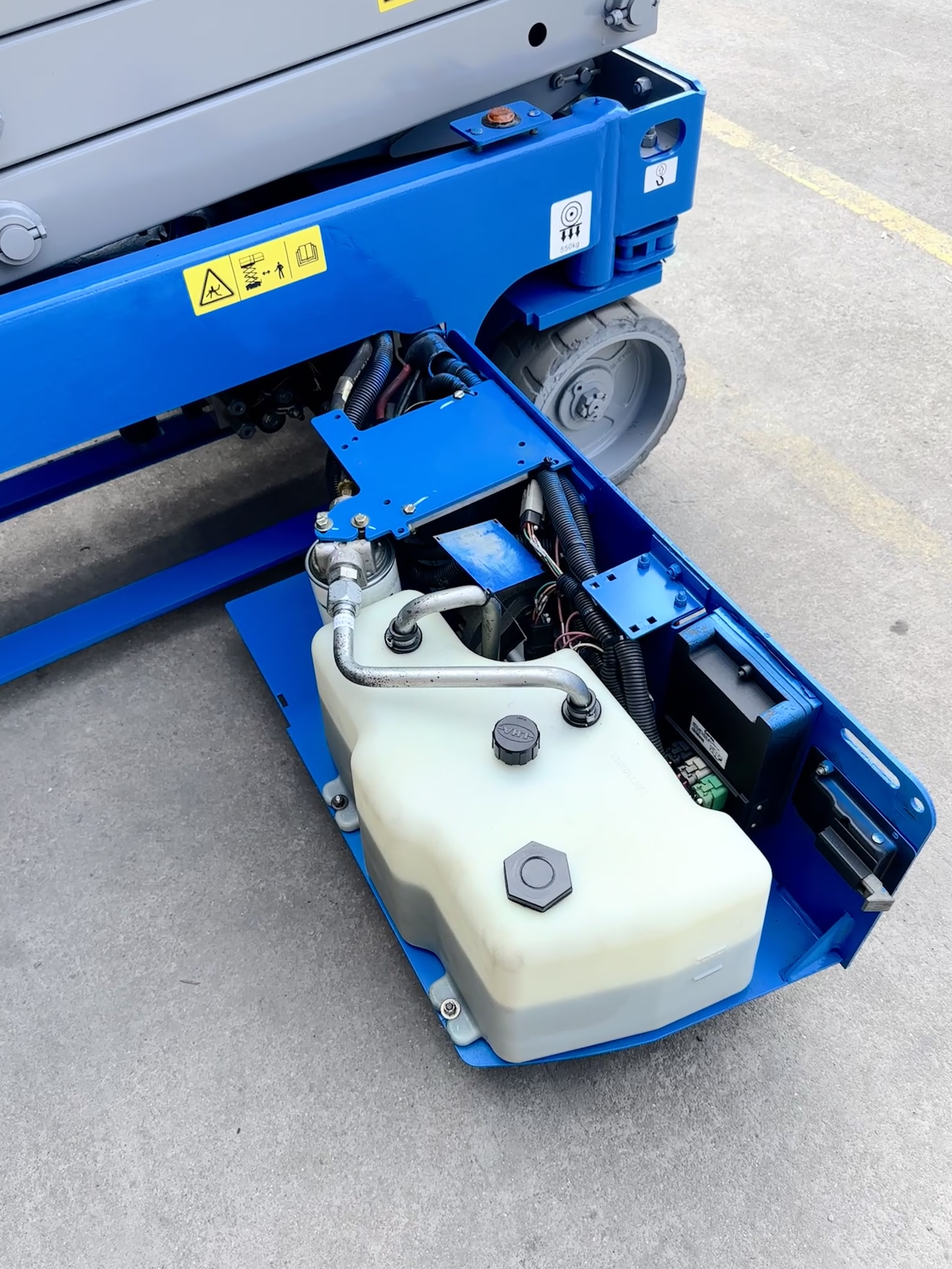 Xe nâng cắt kéo Genie 6m