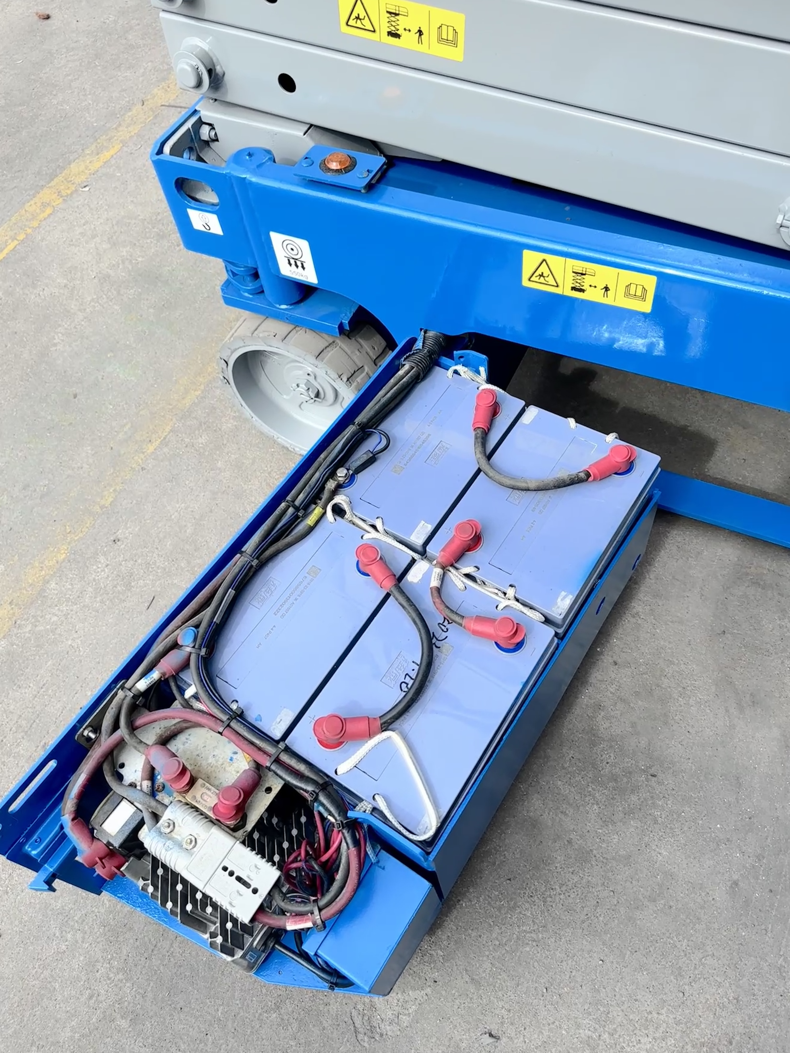 Xe nâng cắt kéo Genie 6m